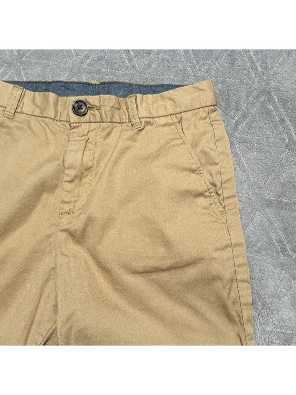 Khaki shorts - Picture 2 of 3